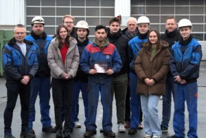 Azubis mit der Geschäftsleitung und den Ausbildungsverantwortlichen